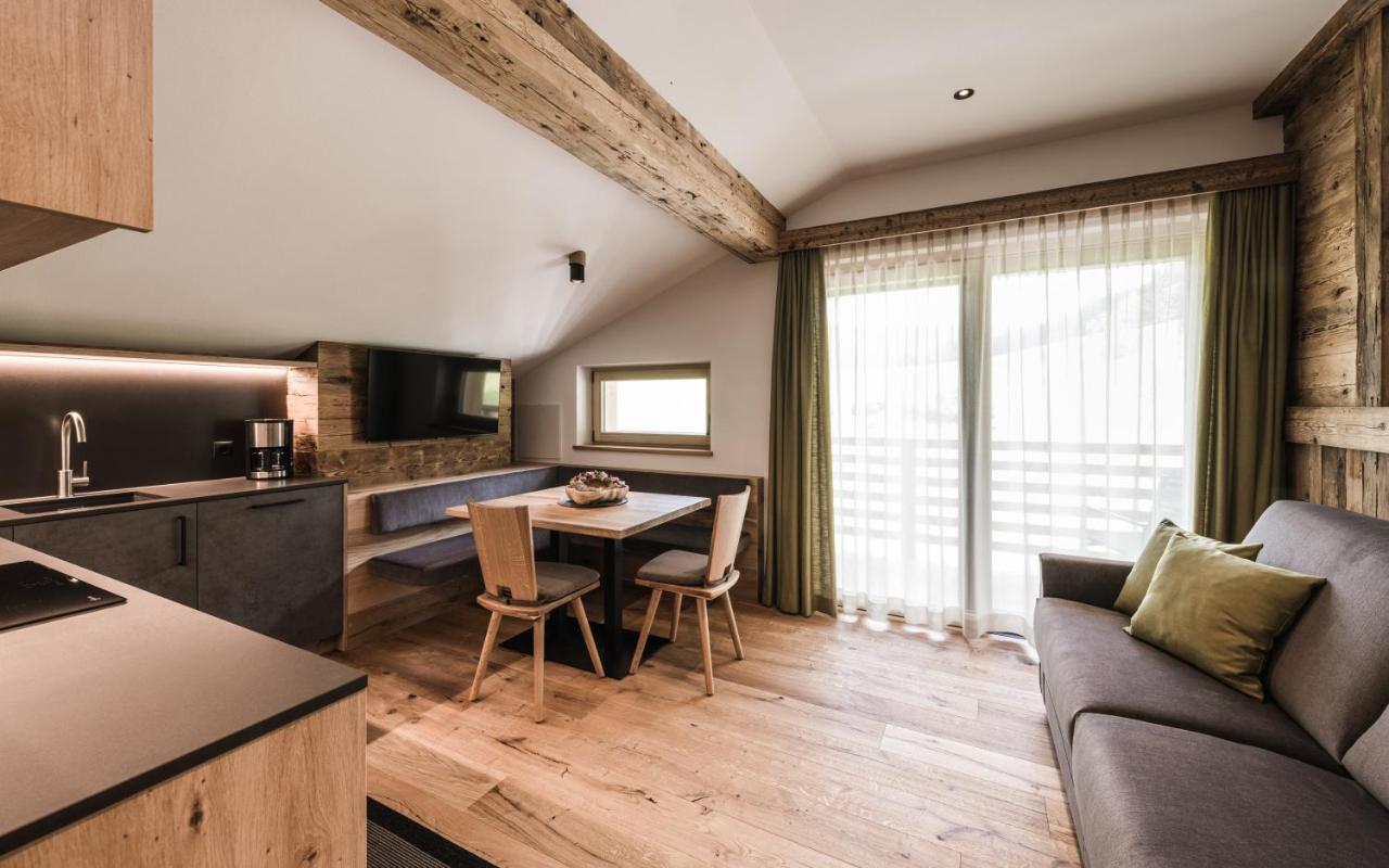 Biohof Untergroeber Apartment Braies  Bagian luar foto