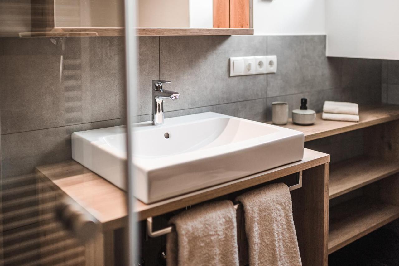 Biohof Untergroeber Apartment Braies  Bagian luar foto