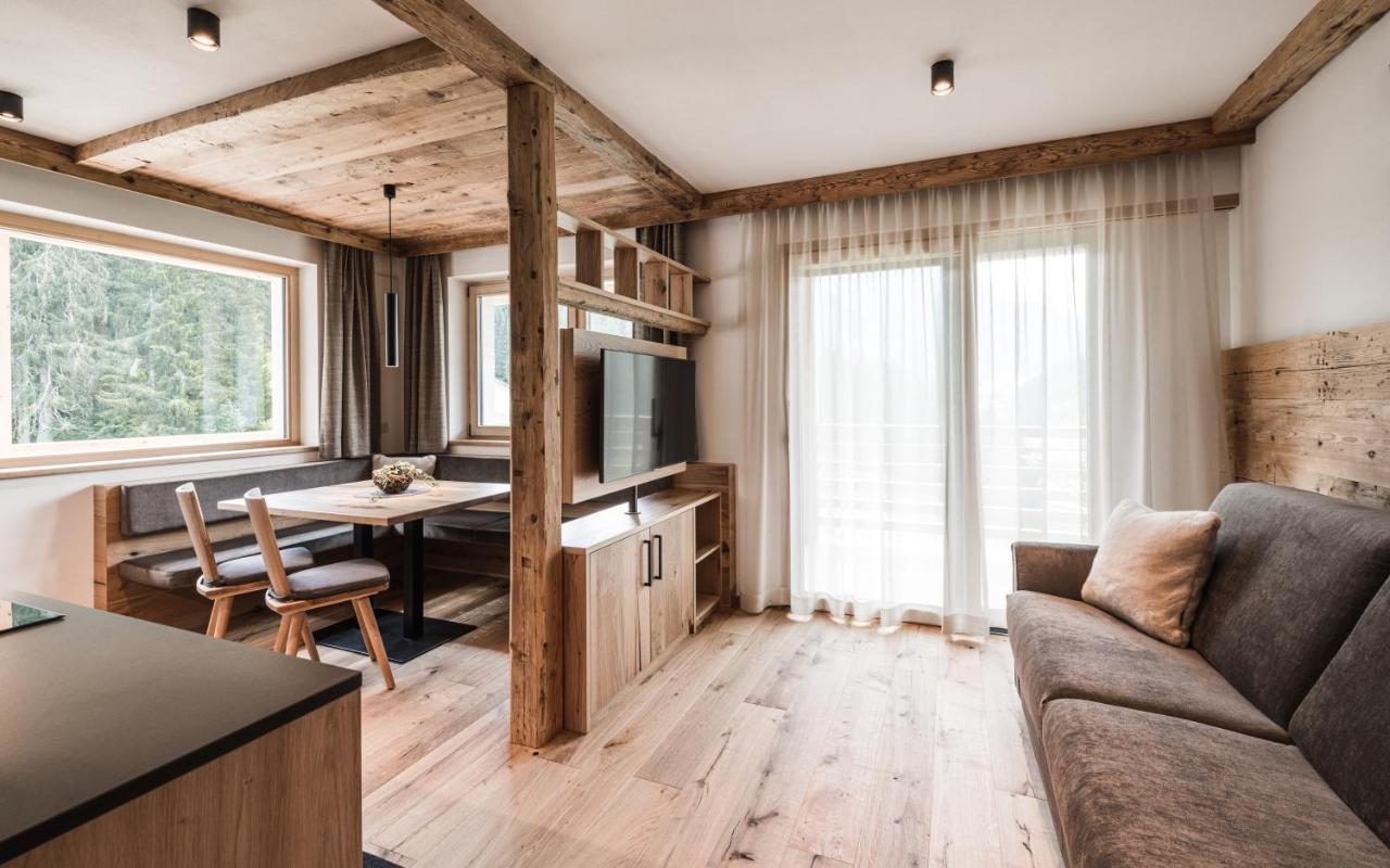 Biohof Untergroeber Apartment Braies  Bagian luar foto