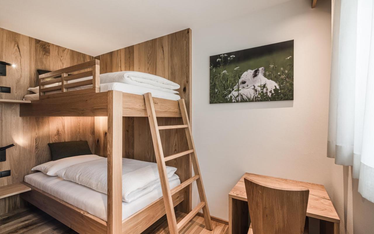 Biohof Untergroeber Apartment Braies  Bagian luar foto