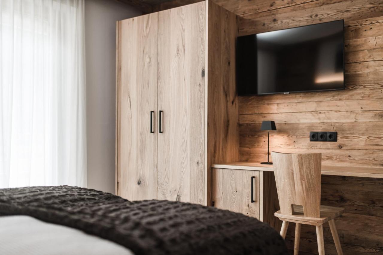 Biohof Untergroeber Apartment Braies  Bagian luar foto