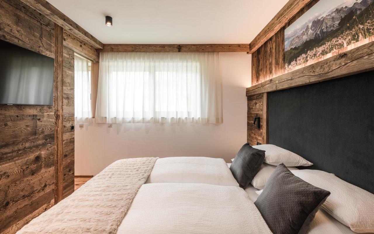 Biohof Untergroeber Apartment Braies  Bagian luar foto