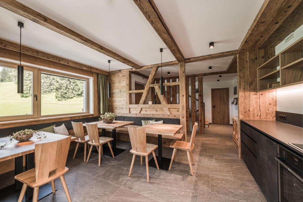 Biohof Untergroeber Apartment Braies  Bagian luar foto